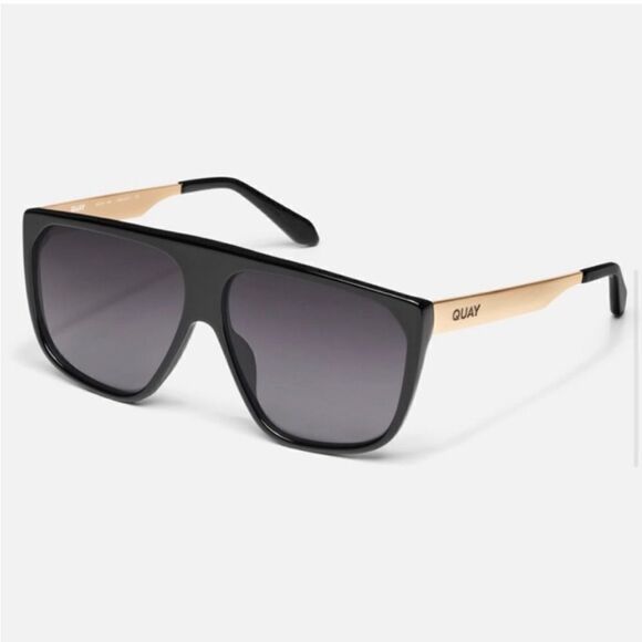 Quay Australia NO CURFEW Shield Sunglasses Black Smoke Polarized